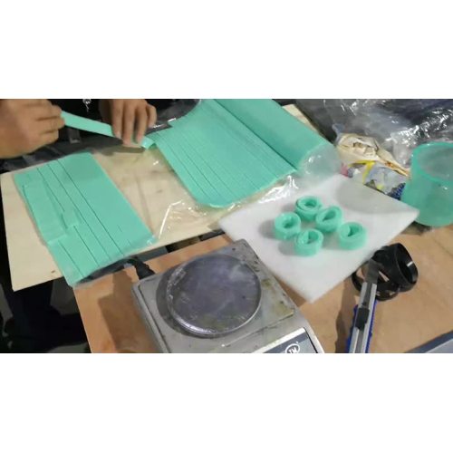 silicone wristband making process in our factory for testing the machine.mp4