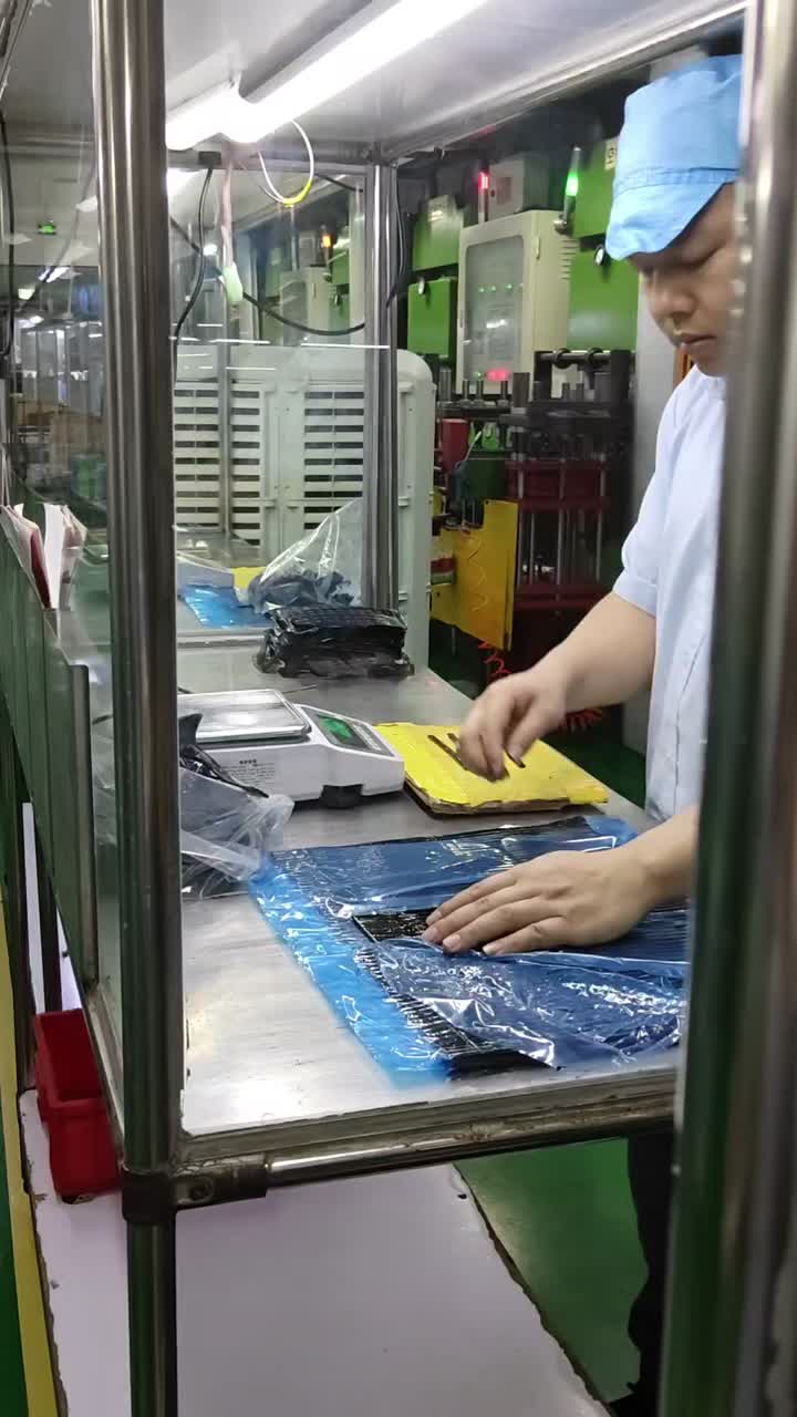 Manual cutting VS machine automatic cutting