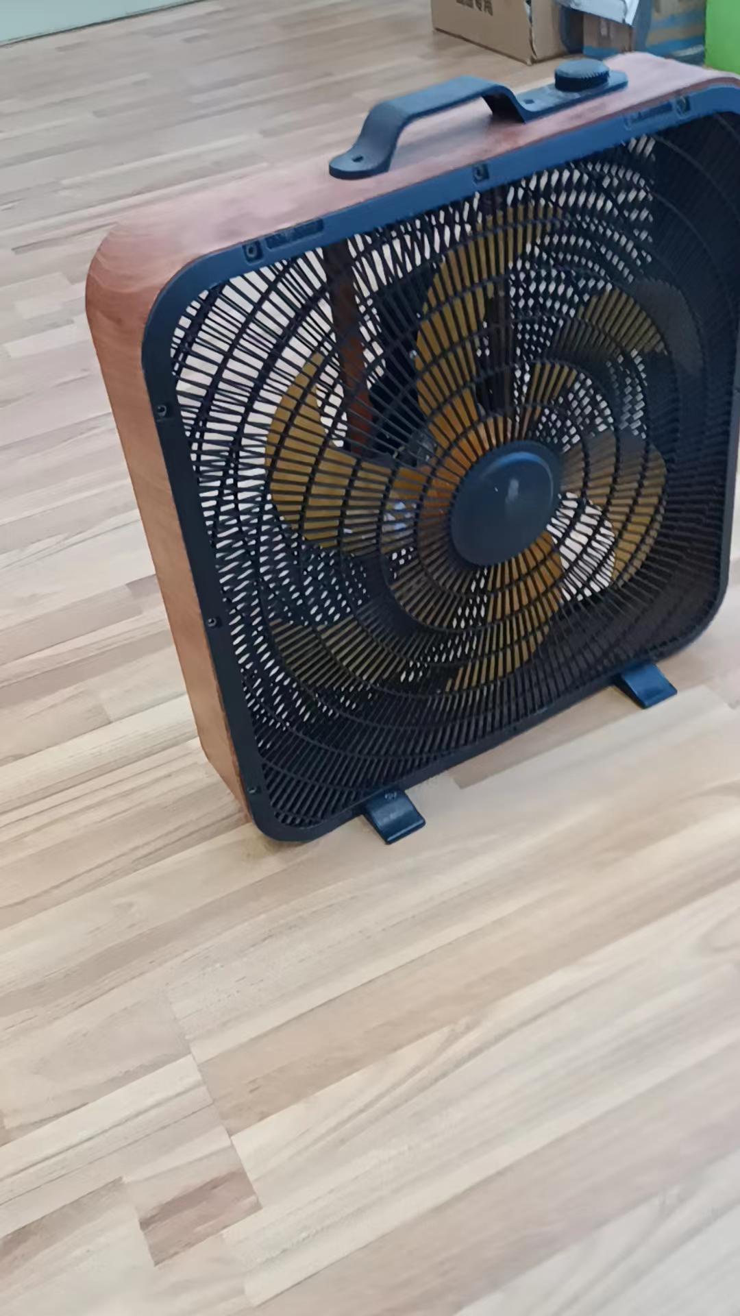 Solar charging fan with high wind power