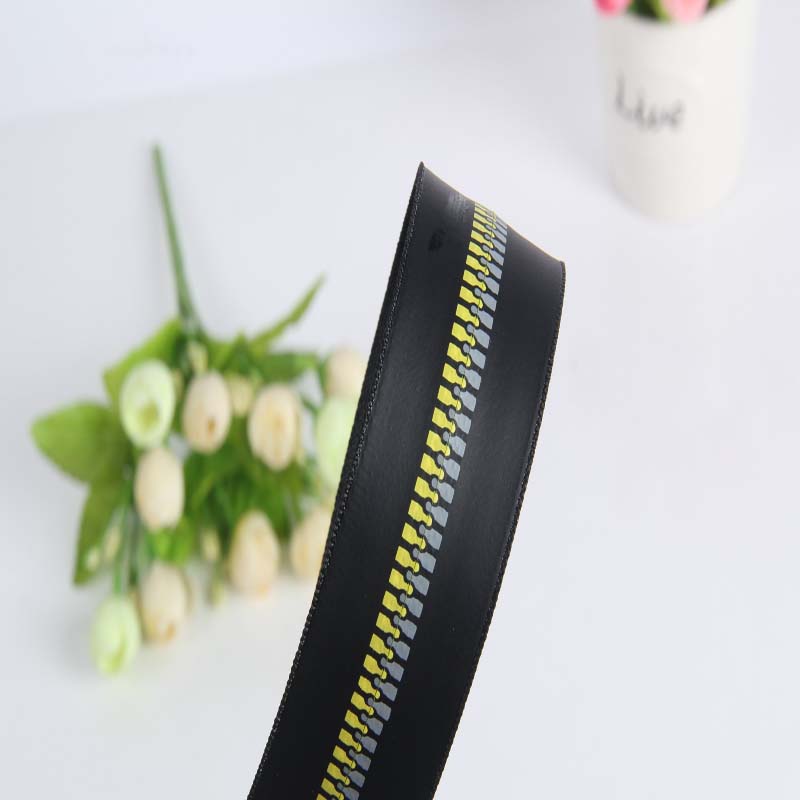 Personalized plastic zipper