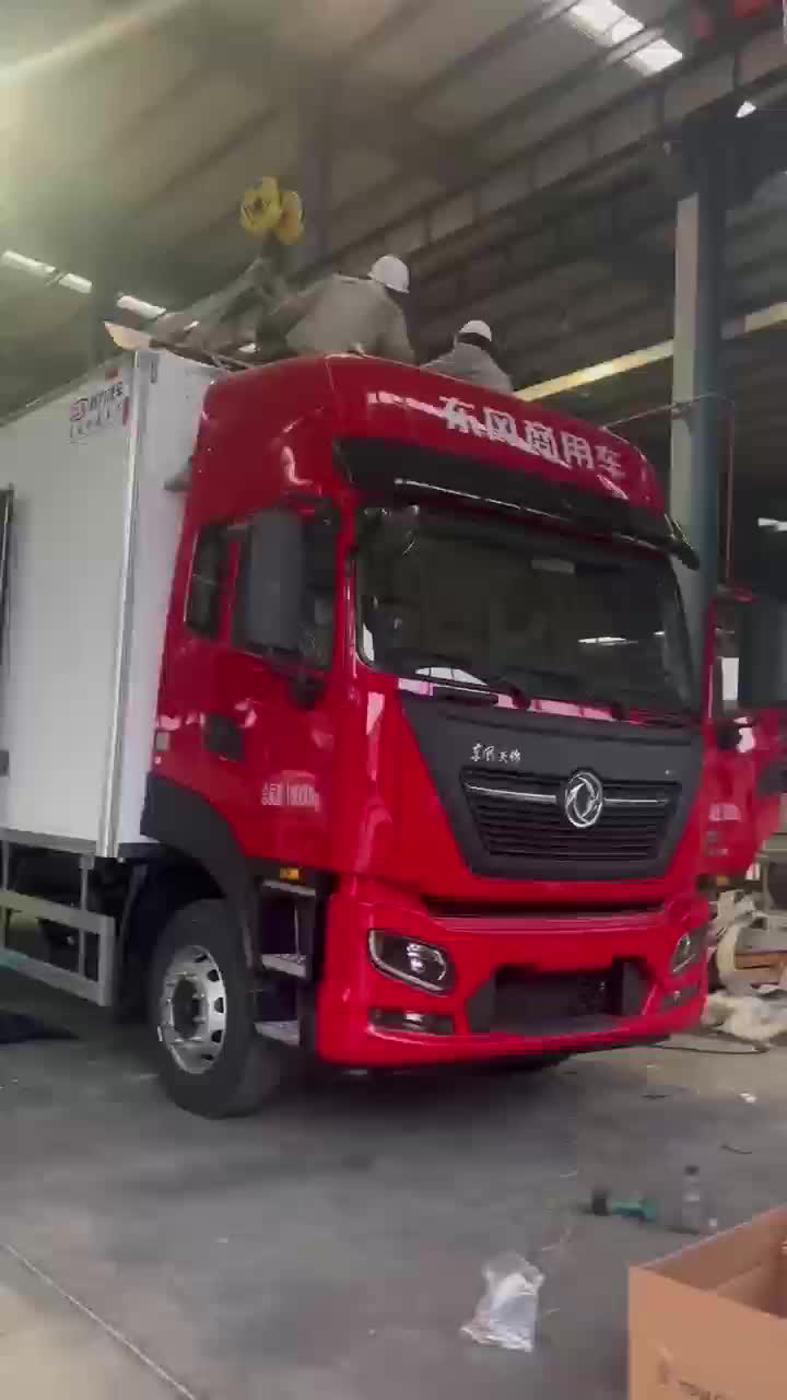 Dongfeng Tianjin Plus รถตู้เย็น 8m