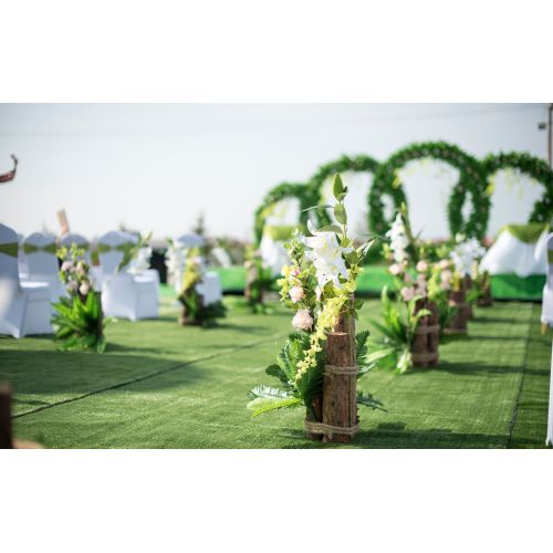 A romantic wedding on the lawn