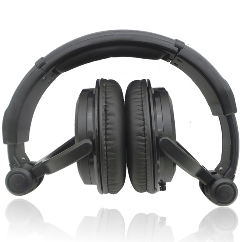 di atas headphone telinga over ear headphone