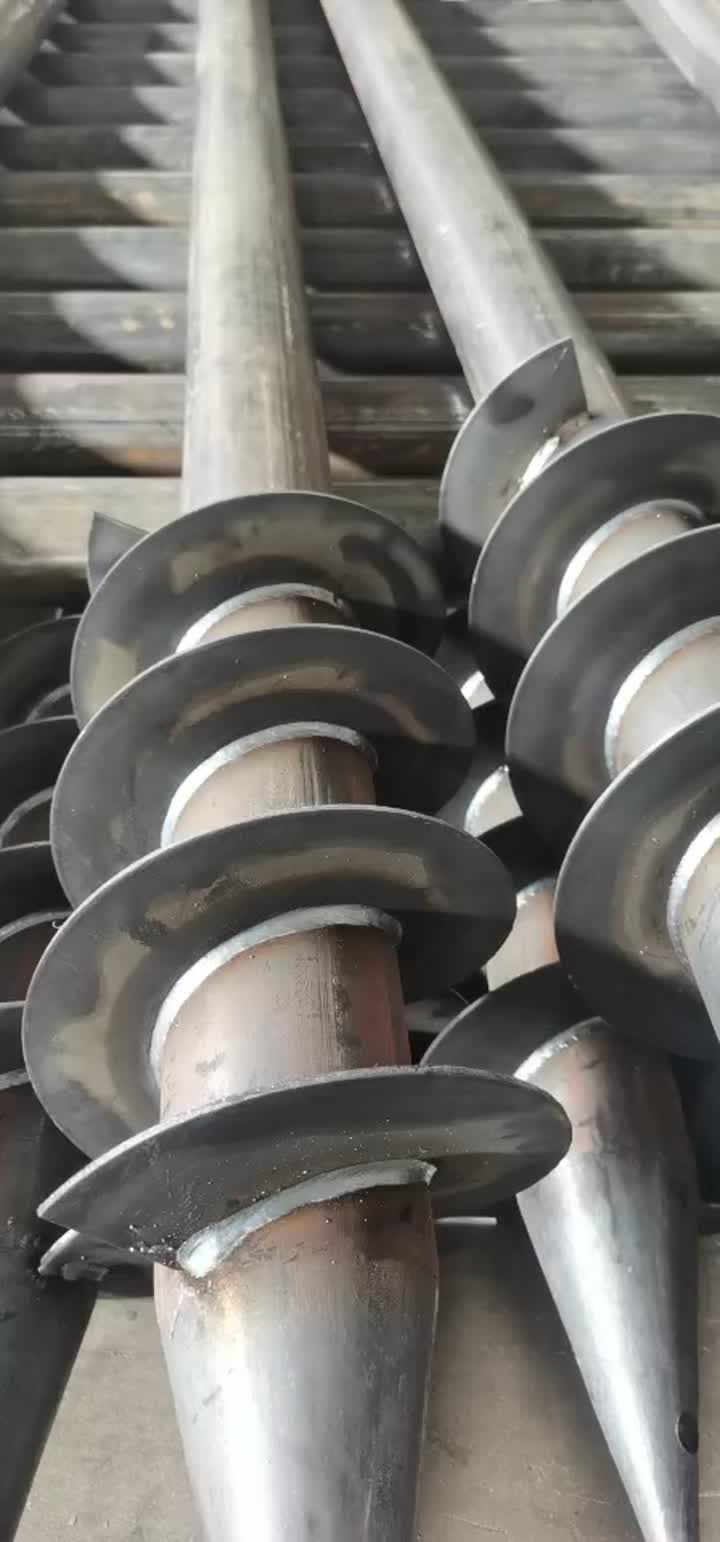 Soldadura de tornillo de tierra de hoja grande.mp4