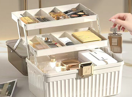 Cosmetics storage box