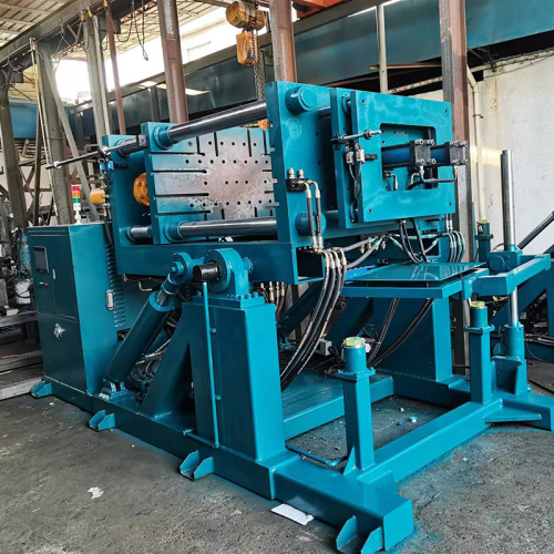 Structural features of gravity casting machine