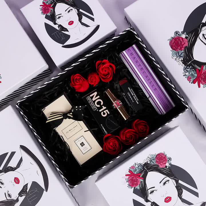 perfume y caja de regalo cosmética