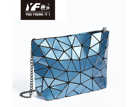 Fashion Geometric Luminous Clutch Handbags for Women Holographic Reflective Crossbody Bag Purse supplier