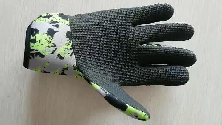 Waterproof gloves