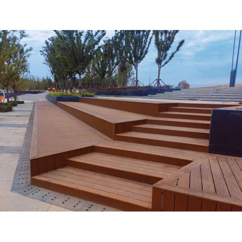 light carbonised flat bamboo decking in Shandong's Bajiaohe Park