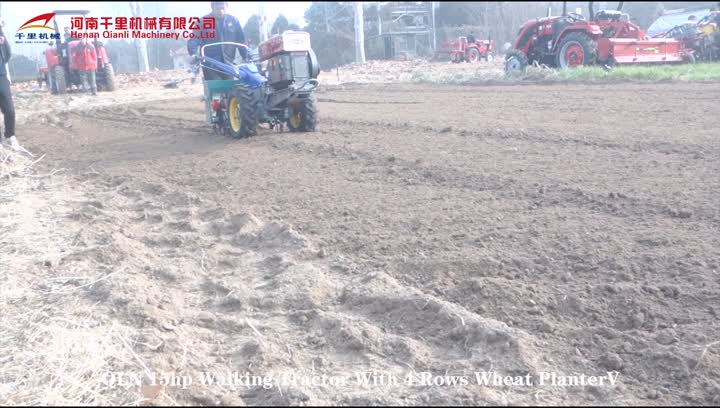 traktor berjalan dengan penanam gandum 02
