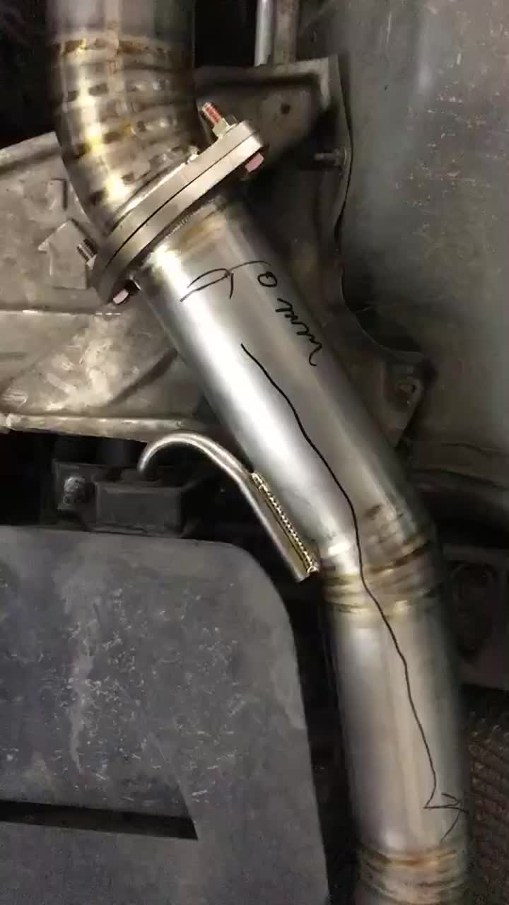 Installation for exhaust pipe