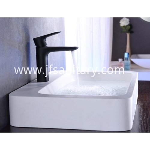 Robinets de salle de bain Matt Black Square pour les débuts d'évier