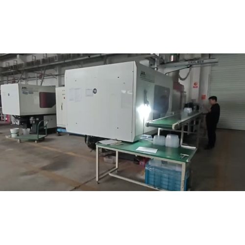 Linie de turnare prin injecție de mare viteză – Producția de cupe și cutii cu etichete IML