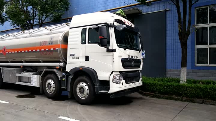 30cbm HOWO Oil Tank Truck.mp4