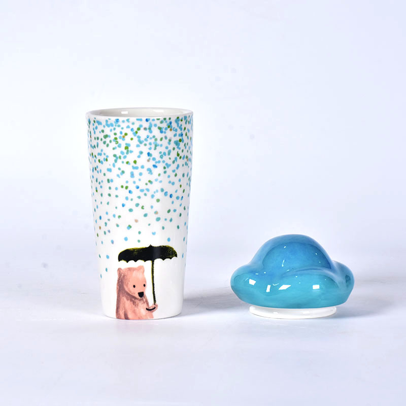 Taza de cerámica de la forma única de la nube del diseño del café de la leche impresa manija de encargo del Amazonas con la tapa