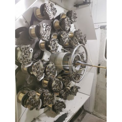 Machine à grande vitesse pour tuyau hydraulique