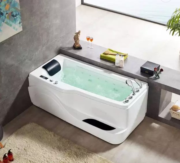 Master Bathroom Bathtub 