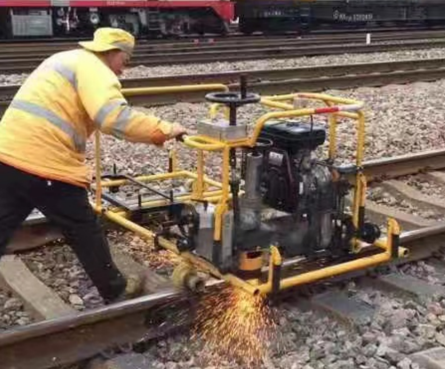 Railway rail grinding machine