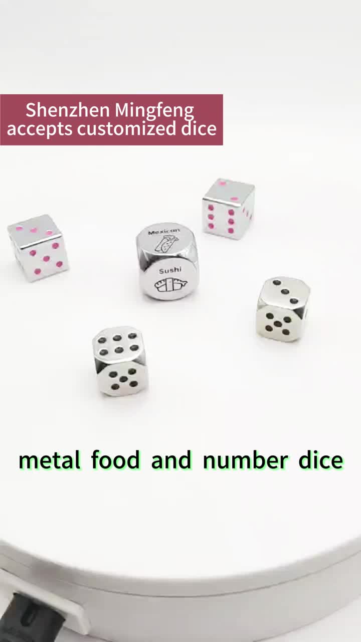 Dice in metallo personalizzato