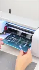 Film kesme makinesi için renkli ekran koruyucusu değiştirme