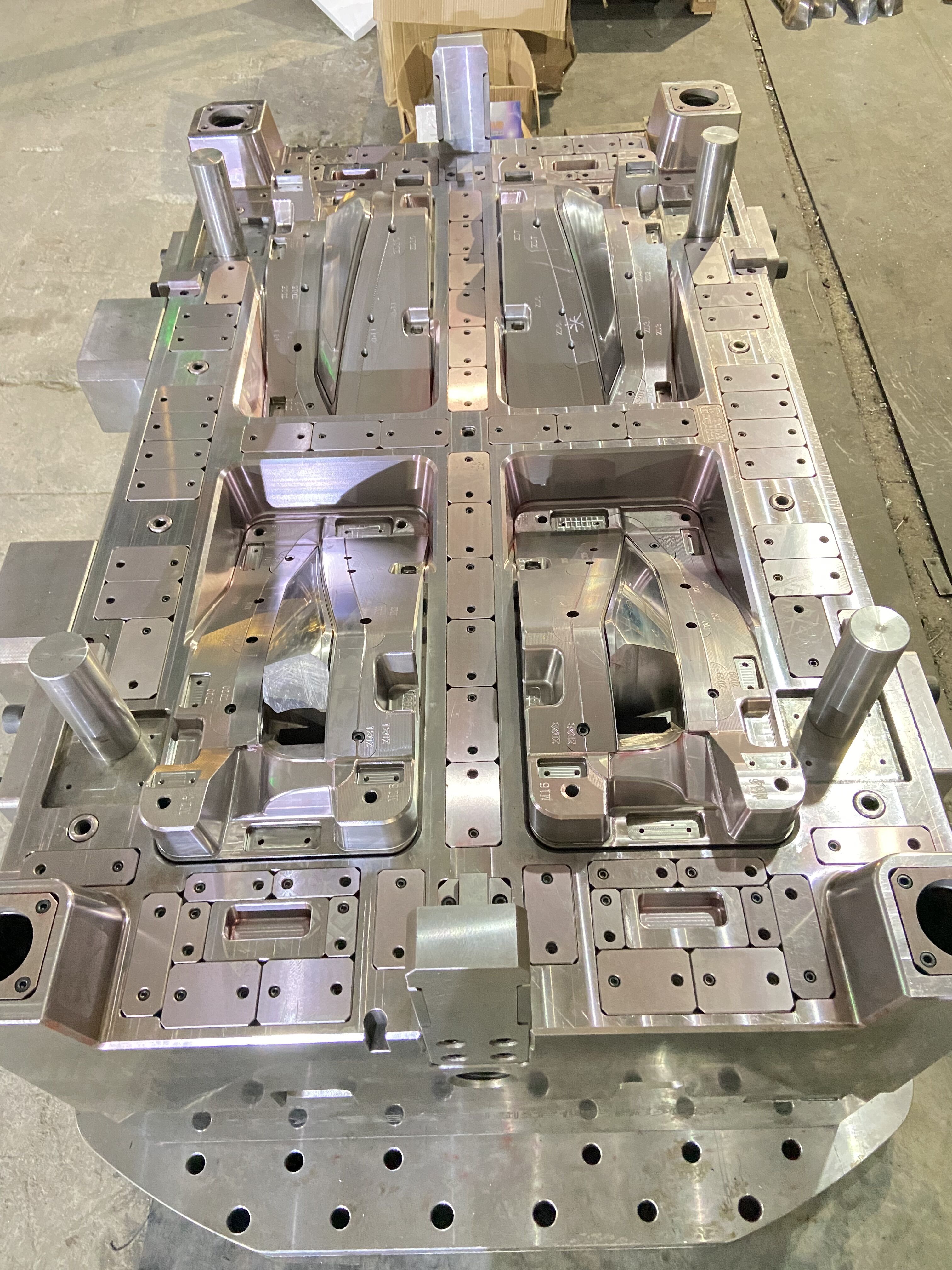 Plastic injection bumper mould