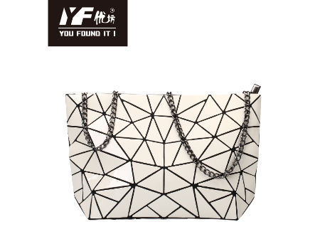 Fashion Geometric Luminous Clutch Handbags for Women Holographic Reflective Crossbody Bag Purse supplier