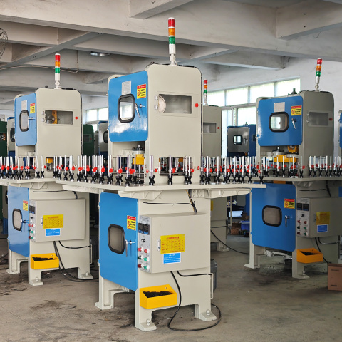 Máquina de blindagem em espiral