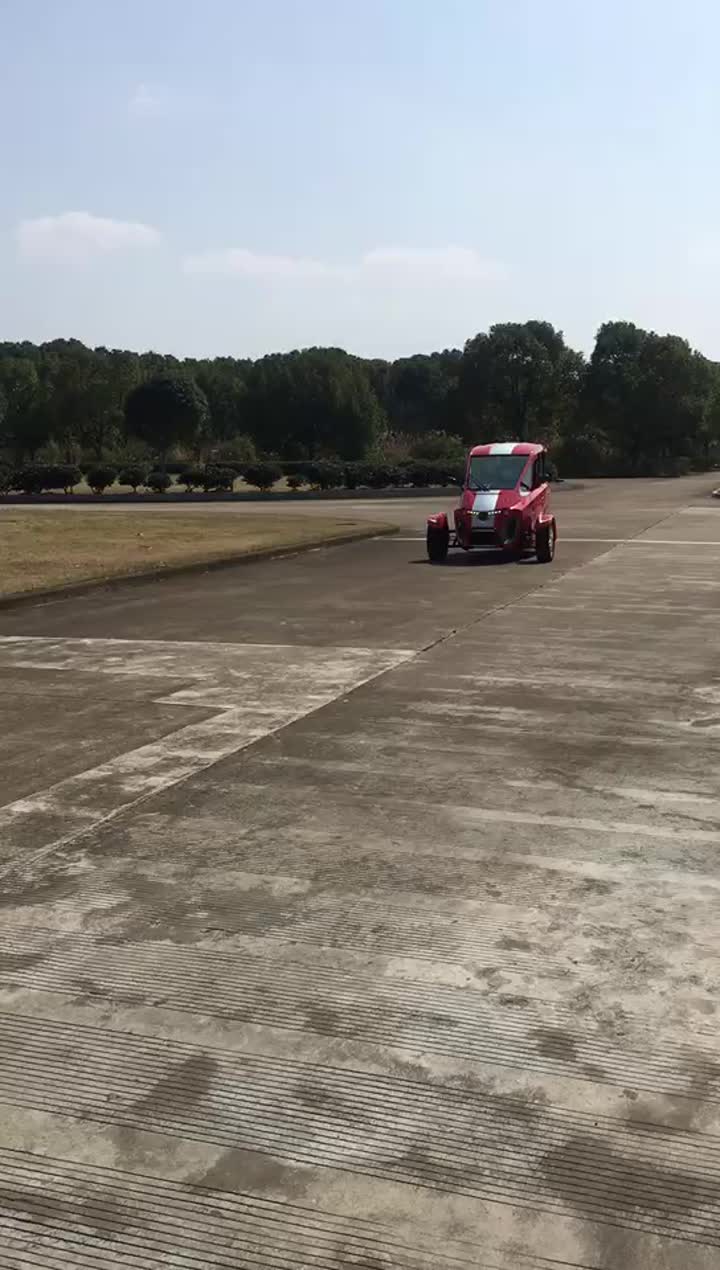 Erloju elektrikoa hiru gurpileko patinete