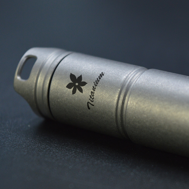 титановый фонарик titanium flashlight