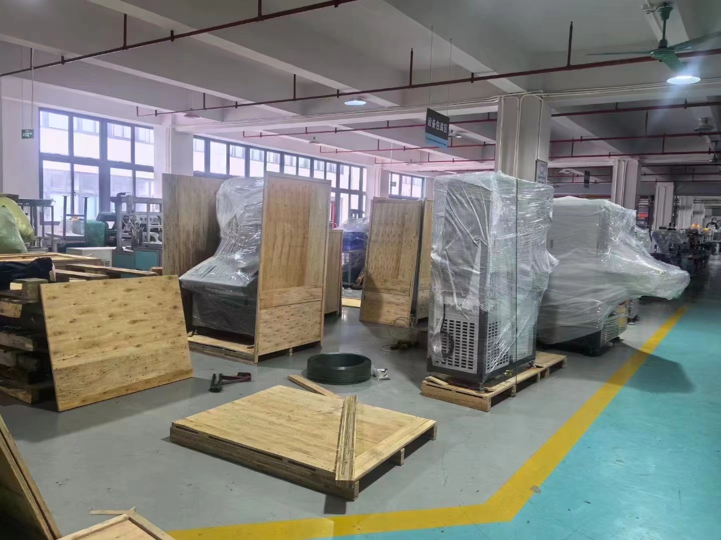 How we delivery the silicone machines to overseas customer?