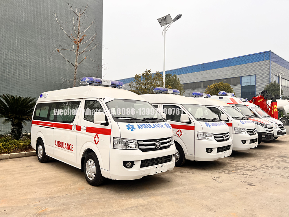 3 unidades FOTON View C2 O transporte de pacientes ambulâncias está esperando a entrega no Uruguai