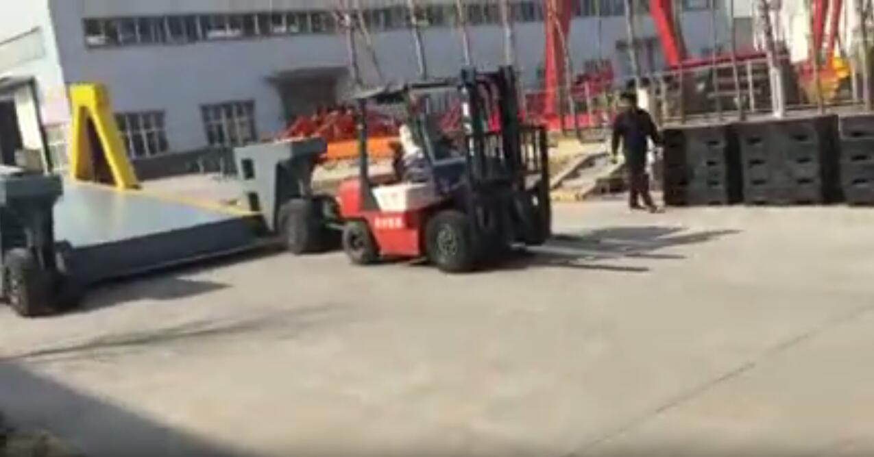 Movable truck unloader operating video 1