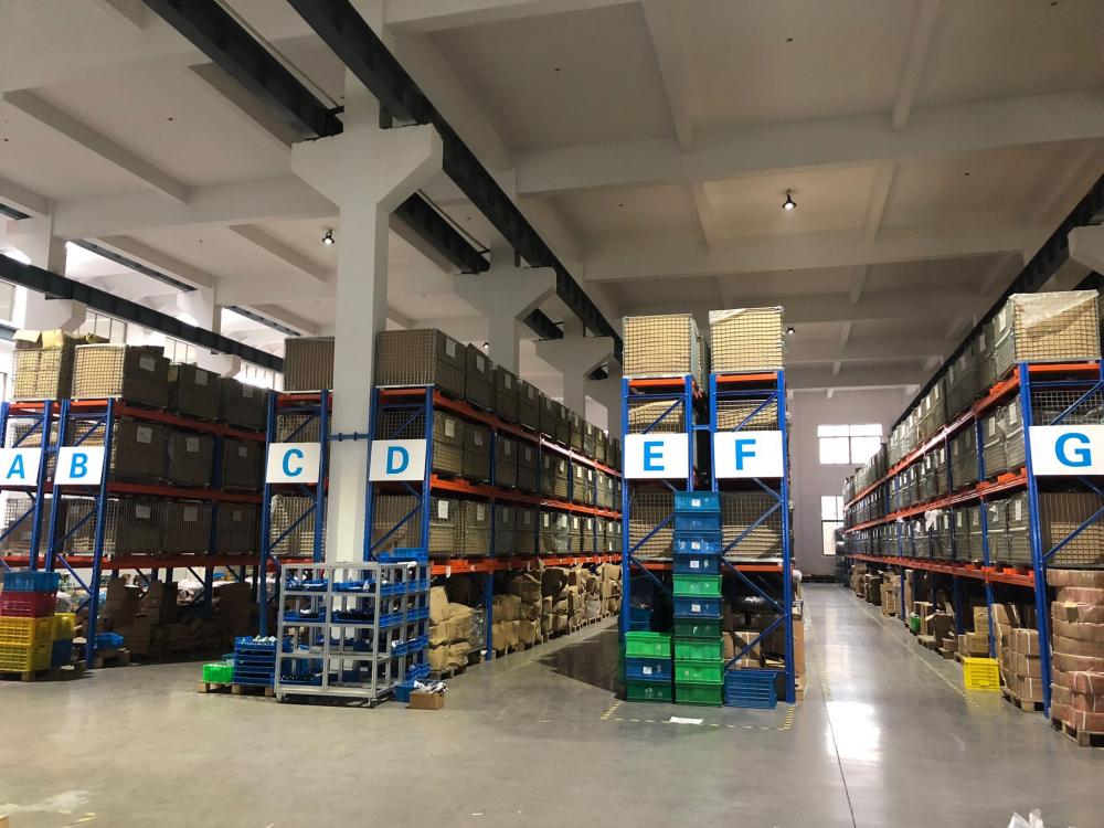 warehouse for auto parts