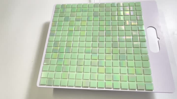 Verde con mosaico effetto perla