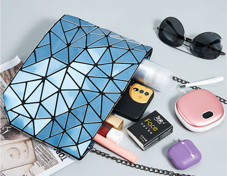 Fashion Geometric Luminous Clutch Handbags for Women Holographic Reflective Crossbody Bag Purse supplier