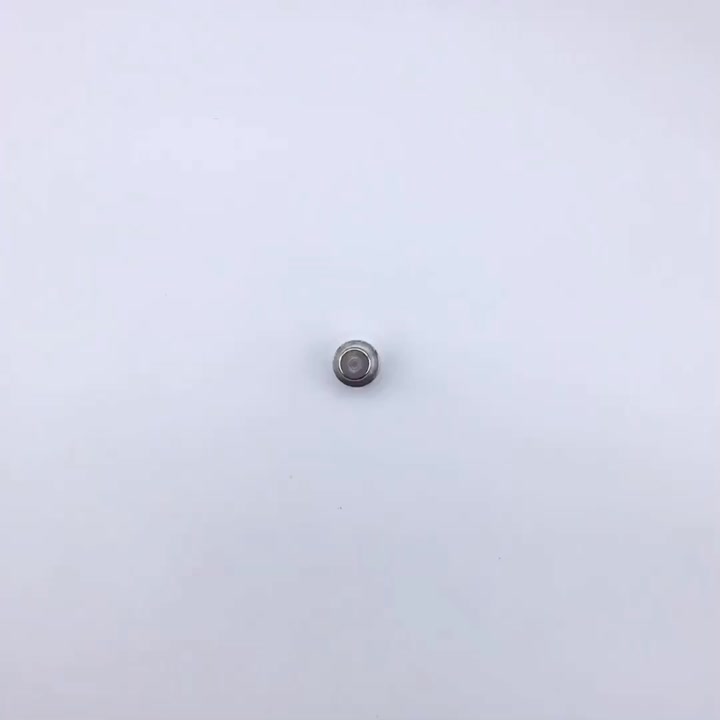 Vidéo courte - push pin magnet.mp4