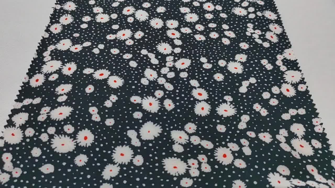 Petit beau motif de fleurs adapté au t-shirt d&#39;été / robe imprimé deux côtés de pêche latéral tissu 1