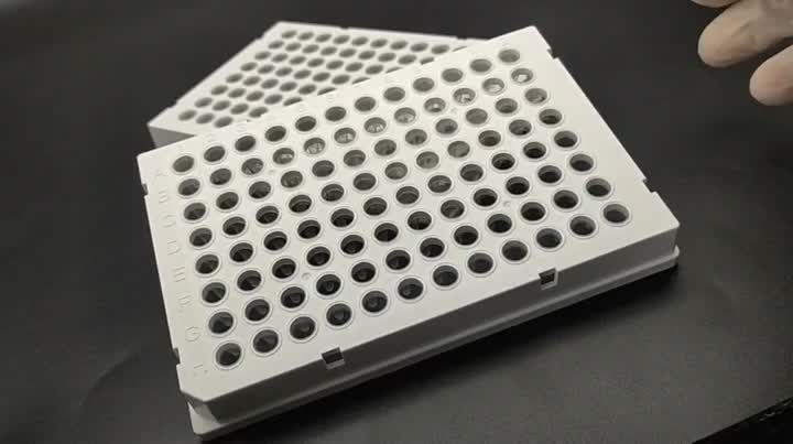 แผ่น PCR 96 หลุมกระโปรงเต็มสีขาวใส