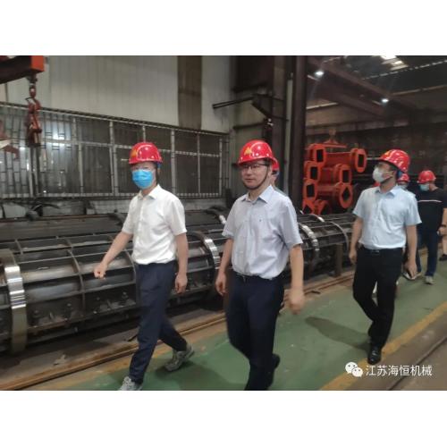 Deputy District Chief Zhou Haixia of Hailing District inspected the safety production of spun pile molds and spinning machine of Haiheng Company