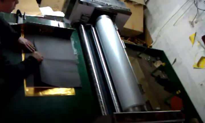 Machine de gaufrage de papier YW