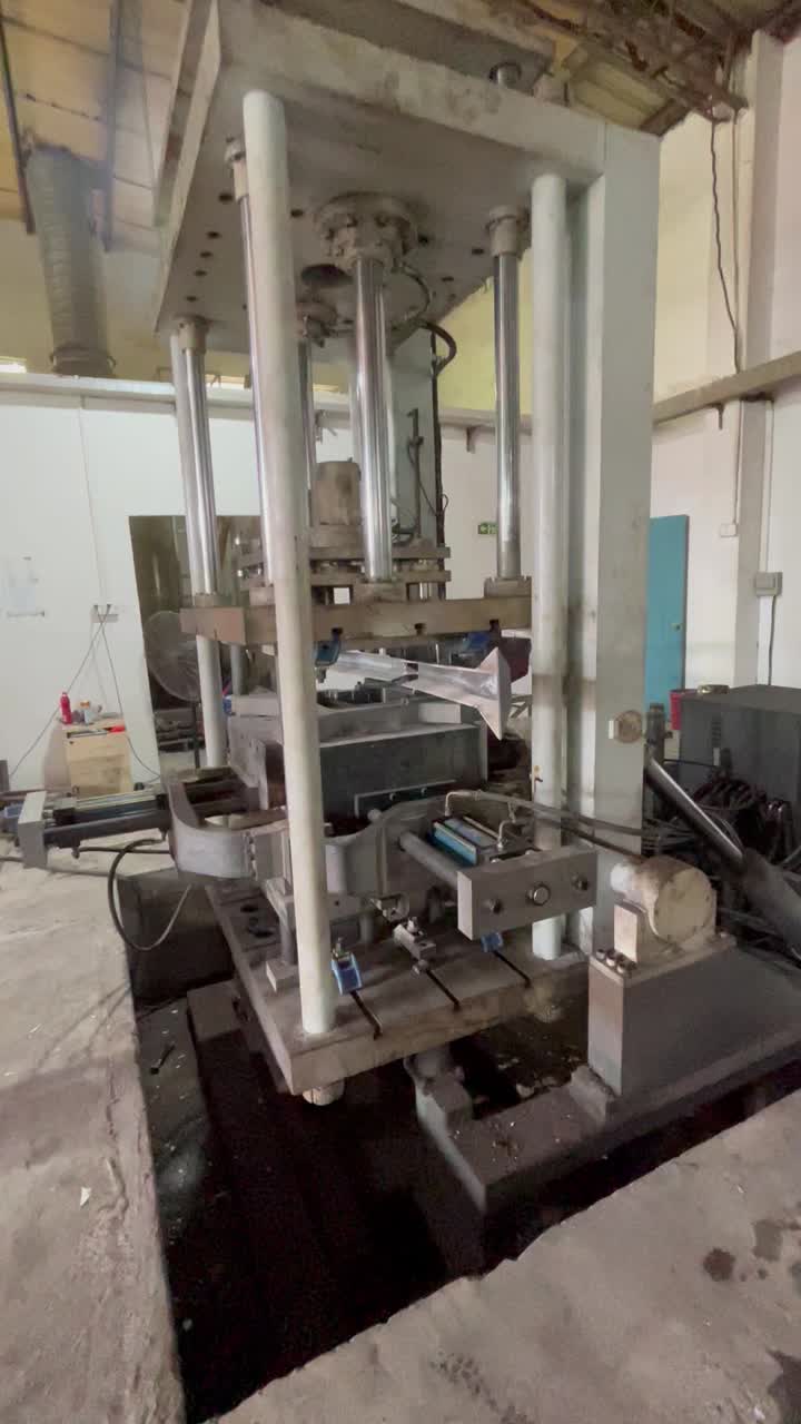 Gravity casting machine