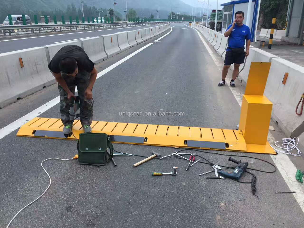 Automatic Electronic Hydraulic Buried-free Tyre Killer Spikes Barrier