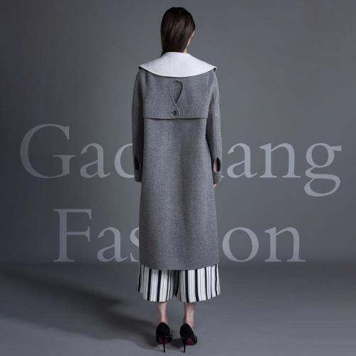 Cashmere coat with lapel design