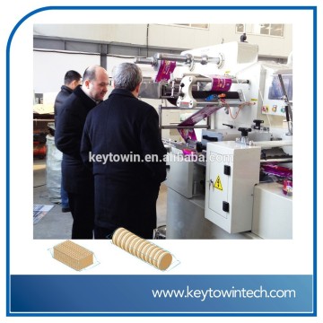Biscuits on-edge packaging machine