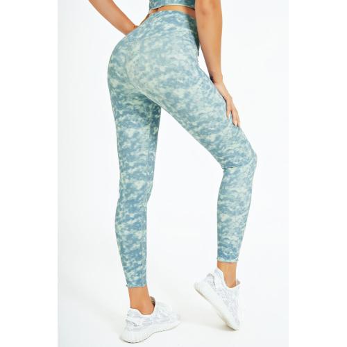 phụ nữ buộc legging nhuộm đầy đủ