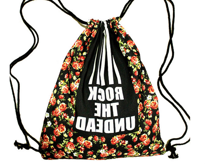 Wholesale polyester dirty foldable laundry bag with shoulder strap for travel