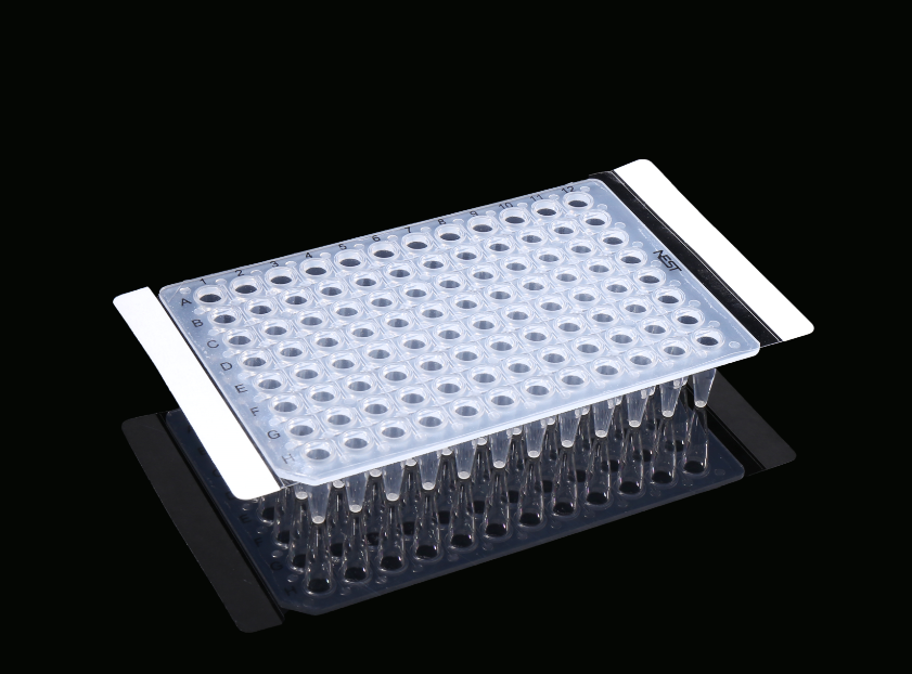 Advanced sealing film for qPCR