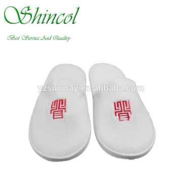 hotel use embroidery logo velvet material hotel slipper