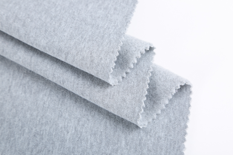 Spun Polyester Fleece di dalam kain disikat